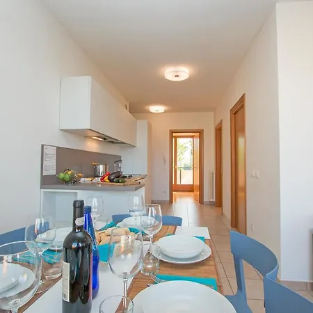 Benacus E4 By Wonderful Italy سيرمِيوني
